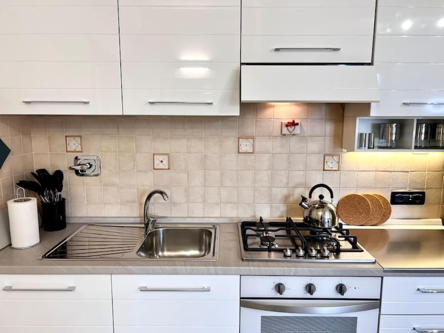 Comfyspot Apartment Rosia Екстериор снимка