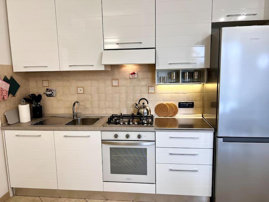 Comfyspot Apartment Rosia Екстериор снимка